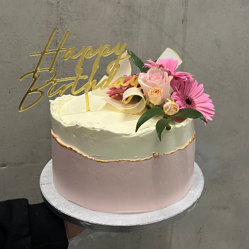 Bakery_Manteli_Syntymäpäiväkakku_Naiselle