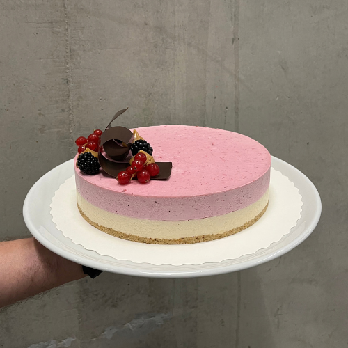 Bakery_Manteli_Puolukka-Suolakinuski_Tuorejuustokakku